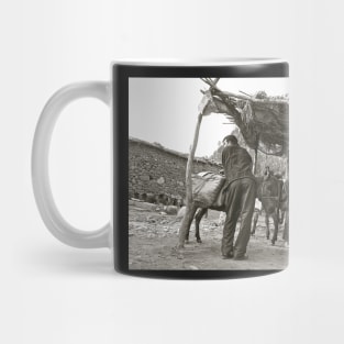 Maroc - Maréchal ferrant sur le marché Mug